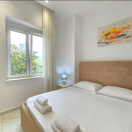 Appartement Center Unit For Rent