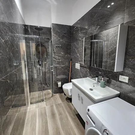 Appartement Center Unit For Rent